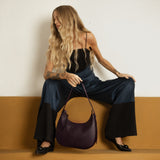 Bolso Amelie Burdeos con modelo