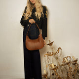Bolso Amelie Camel con modelo